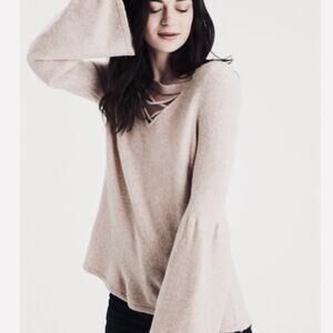 American eagle cream colored bell sleeve sweater